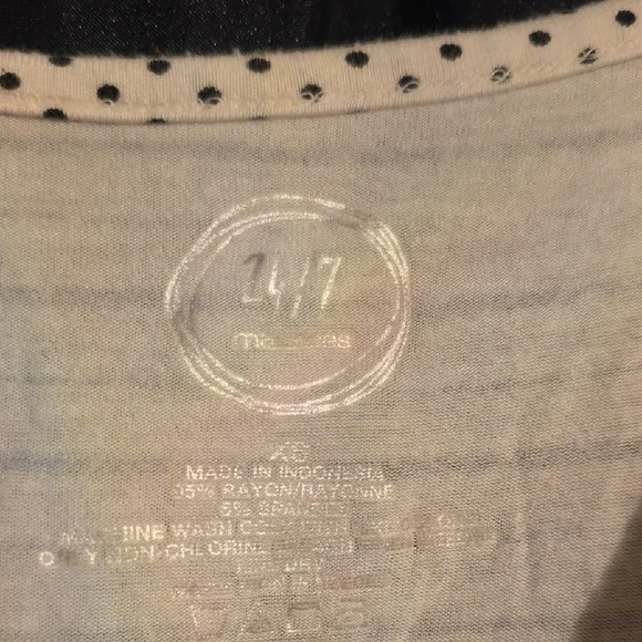 🔵Maurices Cream and Black Striped Blouse - Picture 2 of 3